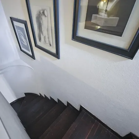 Maggio White Apartment